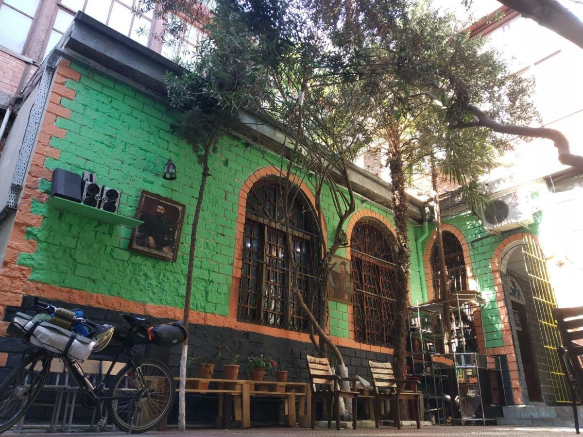 Flora Hostel Baku Exterior photo